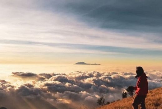 Ramainya Pasar Setan, Siapa Sosok Kakek Lusuh Penolong Kami? - GenPI.co