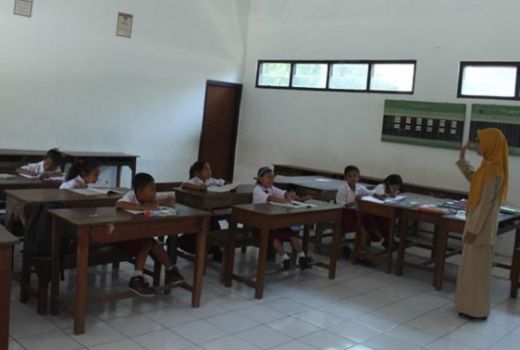 Bikin Miris, Ribuan Guru PPPK Masih Digaji Rp 250 Ribu - GenPI.co