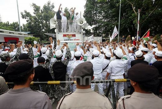 Mendadak Pakar Hukum Top UI Bela Polisi, FPI Makin Babak Belur - GenPI.co