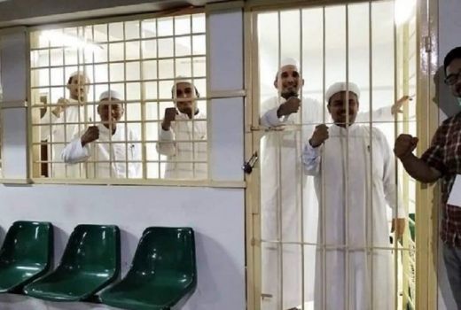 Dosen UI Sebar Foto Habib Rizieq di Balik Jeruji: Mereka Bahagia - GenPI.co