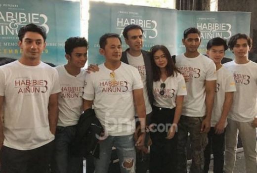 Mau Tahu Para Pemain 'Habibie & Ainun 3', Kece-Kece Banget Sis… - GenPI.co