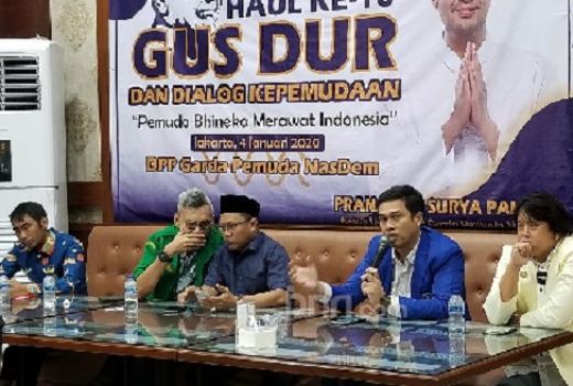 Gus Dur Lengser, Tapi Dianggap Pemimpin Paling Dipercaya Rakyat - GenPI.co