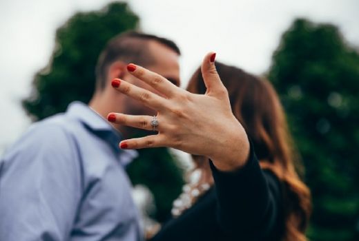 Sedikit Polesan, 4 Zodiak Ini Sangat Memesona Jadi Istri Idaman - GenPI.co