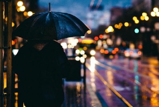 Pagi Ini Seluruh Wilayah Jakarta Hujan, Malam Cerah Berawan - GenPI.co