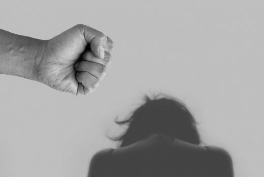 Melihat Wanita Dapat Perlakuan Kasar, Begini Reaksi 3 Zodiak Ini - GenPI.co