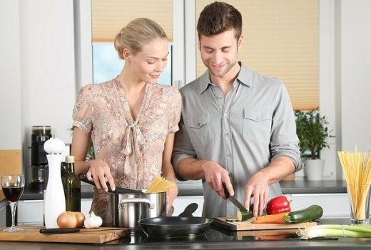 Mau Tahu Kelemahan Wanita Saat Memasak? Lihat Golongan Darahnya - GenPI.co