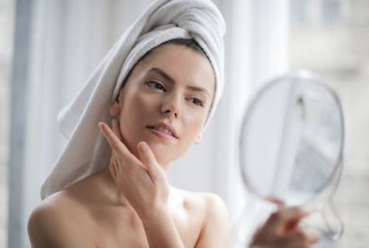 Wanita Wajib Punya 3 Skin Care Ini untuk Lenyapkan Bekas Jerawat - GenPI.co