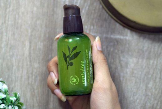 Innisfree Green Tea Seed Serum: Tumpas Jerawat Sampai ke Akar - GenPI.co