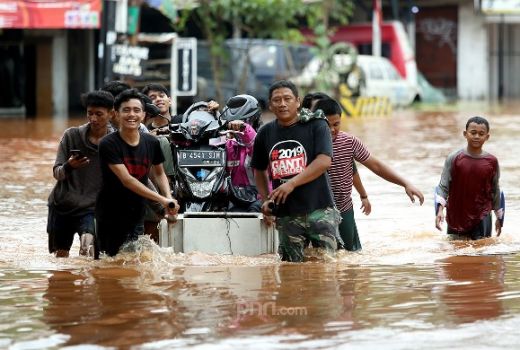 Jakarta Banjir Lagi, Ruhut Sitompul: Berjilid Seperti Film Rambo - GenPI.co