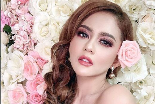 Statusnya Janda Cantik, Lebih Seksi Jenita Janet atau Wika Salim? - GenPI.co