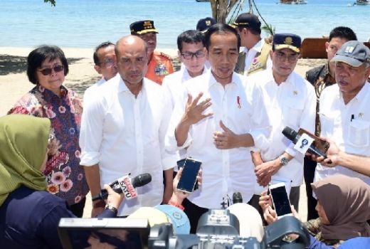 Presiden Jokowi Sentil Yasonna Laoly: Hati-hati! - GenPI.co
