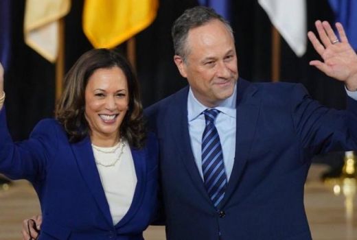 Ganteng dan Romantis, Suami Kamala Harris Punya Hoki Sangat Manis - GenPI.co