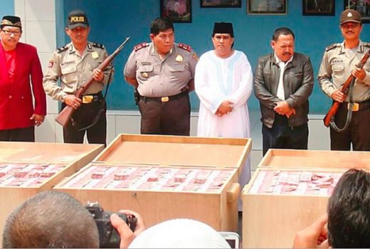Ini Dia Video Pembuktian Dimas Kanjeng Taat Pribadi Pamer Uang - GenPI.co