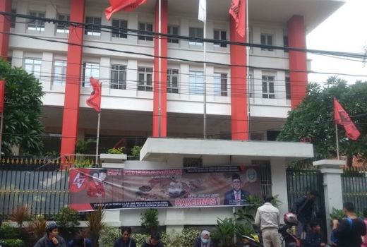Adian Napitupulu Putar Video Ketika KPK Mau Geledah Markas PDIP - GenPI.co