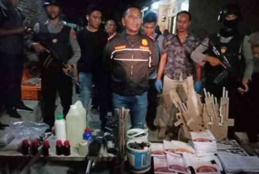 Densus 88 Temukan Cairan Kimia Terduga Teroris, Ini Penjelasannya - GenPI.co