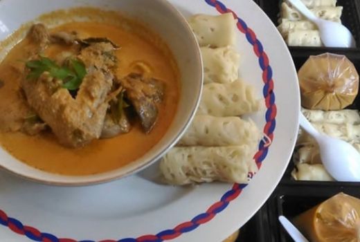 Hmm.. Nikmatnya Roti Jala dengan Cocolan Kari Ayam, Maknyus! - GenPI.co