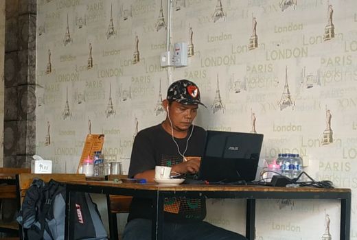 Ngopi di Waroeng Kolong, Jurnalis Dapat Diskon 50% Seumur Hidup! - GenPI.co