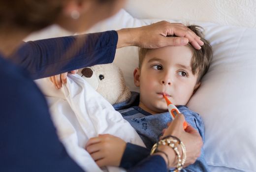 Lakukan Hal Ini Saat Anak Sakit di Masa Pandemi, Mom! - GenPI.co
