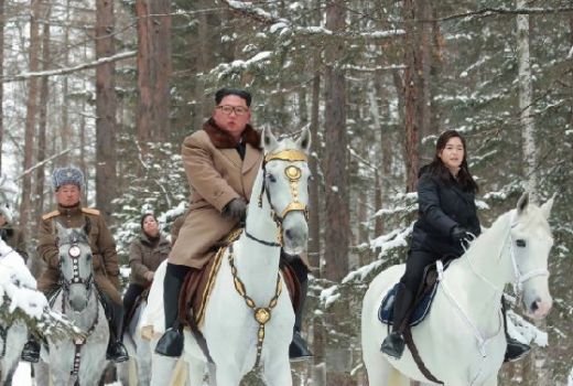 Kim Jong Un Bak Malaikat Pencabut Nyawa, Eksekusi Mati 4 Pejabat - GenPI.co