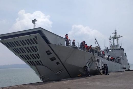 Operasi Kapal Amfibi, KRI Teluk Sangkurilang-542 Menuju Ambalat - GenPI.co