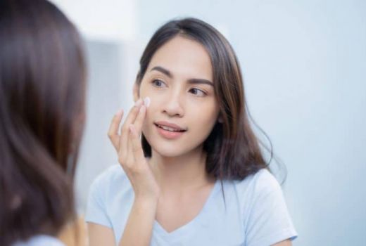 Rutinitas Makeup yang Tepat untuk Melindungi Kulit - GenPI.co