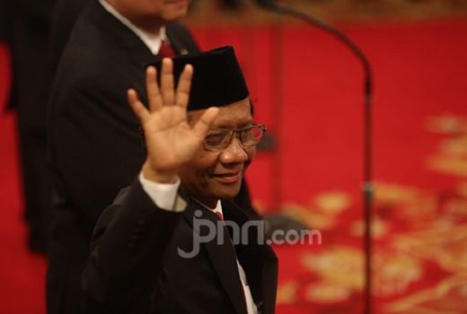 Apa Benar Rocky Gerung Menghina Presiden? Ini Kata Menko Polhukam - GenPI.co