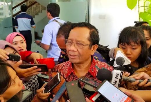 Indonesia Diserang Hoaks Virus Corona, Ini Kata Menko Polhukam... - GenPI.co