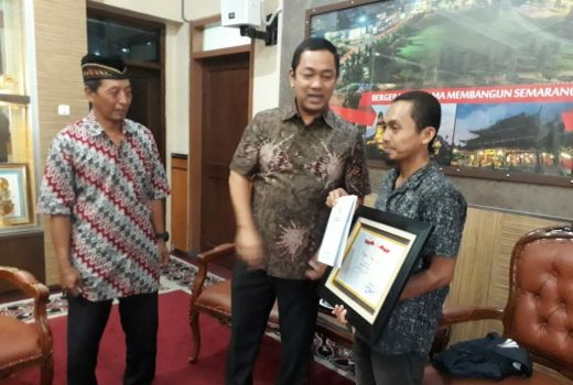 Hobi Nyapu Jalan, Pemuda Ini Jadi Idola Wali Kota Semarang - GenPI.co