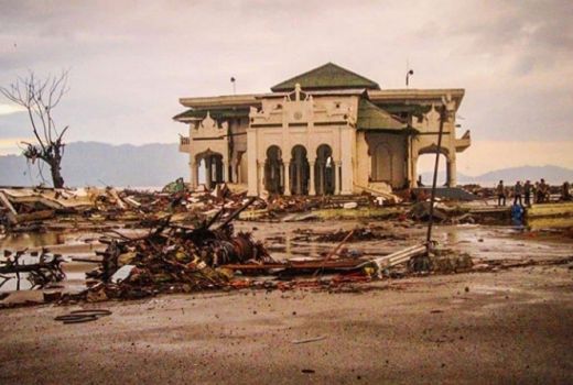 Masjid Baiturrahim, Saksi Bisu Dahsyatnya Tsunami Aceh - GenPI.co