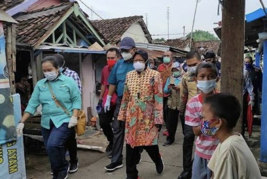 Isu Motif Politik di balik Blusukan Risma, Pakar Ungkap Fakta Ini - GenPI.co
