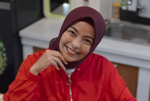 Cegah Anak Jajan Sembarangan, Tantri Kotak Pilih Masak Menu Sehat - GenPI.co