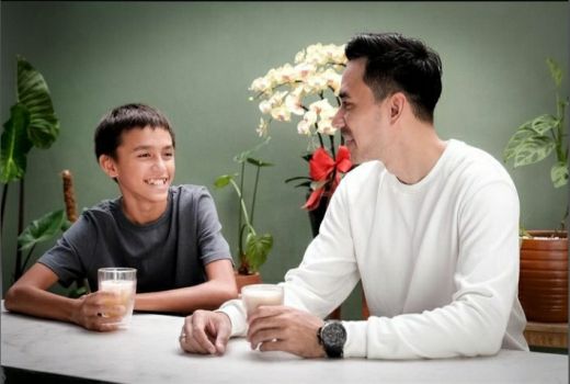 Cara Darius Sinathrya Cegah Anak Untuk Tidak Merokok, Bisa Ditiru - GenPI.co