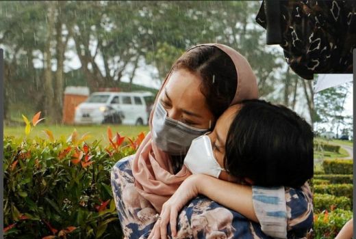 Tangis Haru BCL di 1 Tahun Kepergian Sang Suami, Bikin Mewek! - GenPI.co