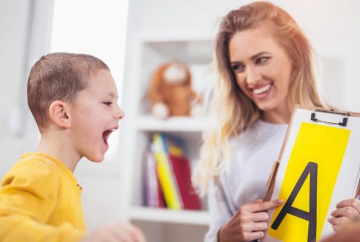 4 Cara Mengatasi Speech Delay pada Anak, Catat Bunda! - GenPI.co