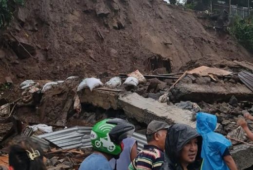 Pengamat Top Acungi Jempol Kinerja Kemensos Tangani Bencana - GenPI.co
