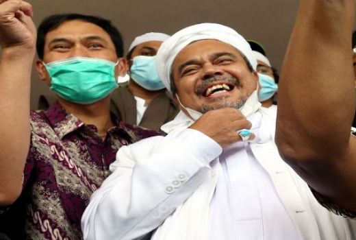Ditegur Saat Sidang, Ahli Hukum Habib Rizieq Lakukan Hal Lucu Ini - GenPI.co