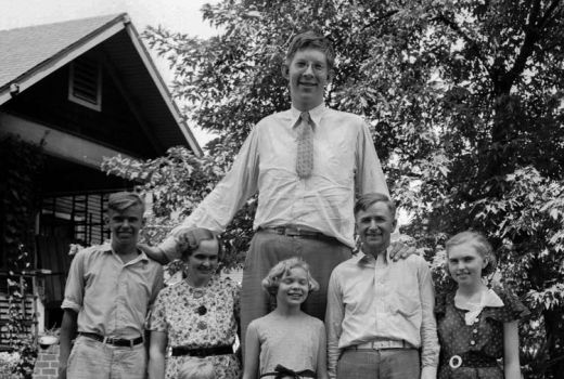Cetak Rekor Dunia, Inilah Pria Tertinggi di Dunia dalam Sejarah - GenPI.co