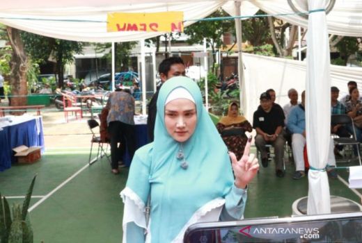 Pelantikan DPR RI: Daftar 14 Artis yang Jadi Anggota Dewan - GenPI.co