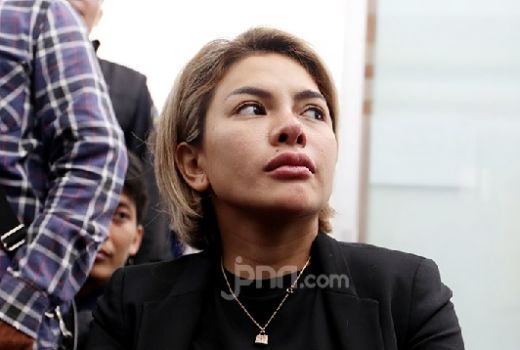 Cerita Soal Anak, Tangis Nikita Mirzani Pecah di Depan Hakim - GenPI.co