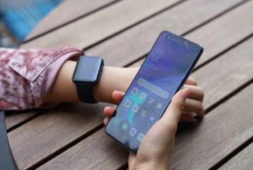 OPPO Smart Watch dengan Teknologi Dual-Curved Display Pertama  - GenPI.co