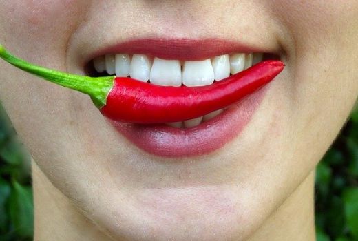Ragam Ekspresi Saat Makan Pedas Berdasarkan Golongan Darah - GenPI.co