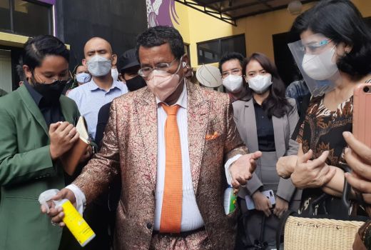 Adu Harta Hotman Paris VS Hotma Sitompul, Lebih Tajir Siapa? - GenPI.co