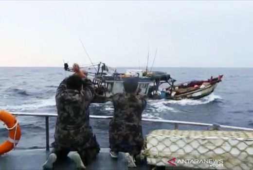 Kapal Vietnam Keruk 300Kg Ikan di Natuna, Bakamla Giring ke Batam - GenPI.co