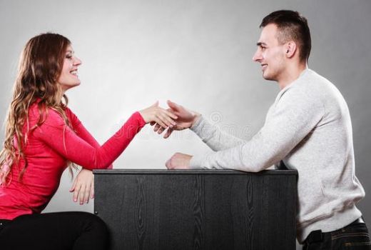 Bahagia tapi Deg-degan, Zodiaknya Bingung Hadapi Kencan Perdana - GenPI.co