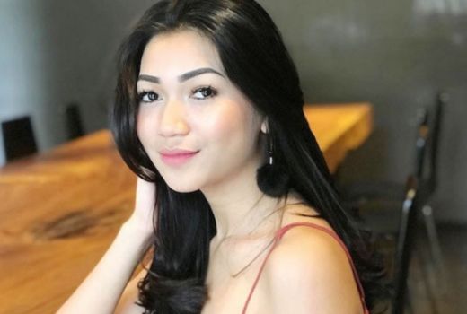 Terseret Skandal Asmara di Garuda, Pramugari Cantik Ini Menangis - GenPI.co