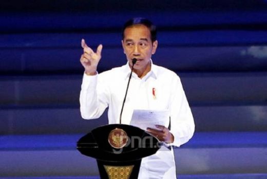 Terbang ke Korsel, Jokowi Suarakan Perdamaian Dunia di KTT ASEAN - GenPI.co