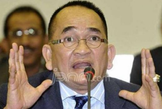 Rocky Gerung Menghina Presiden? Ruhut: Bikin Dia Menggerung - GenPI.co