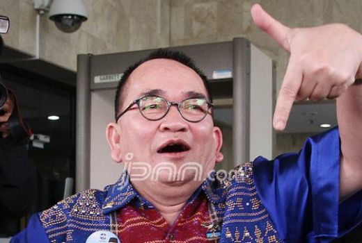 Gegara Laskar FPI Bawa Senjata, Ruhut Minta Munarman Ditangkap - GenPI.co