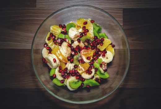 Enggak Pakai Lama! Yuk Sarapan Bergizi dengan Banana Berry Salad - GenPI.co