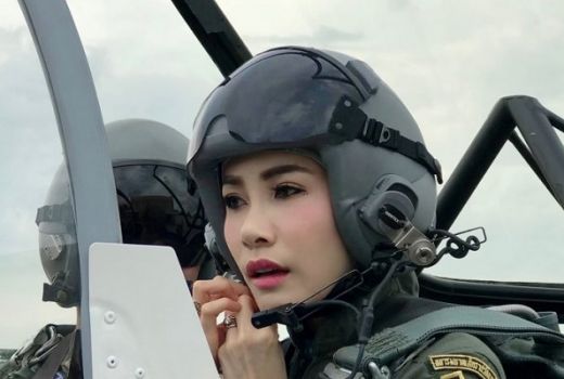 Raja Thailand Copot Gelar Selirnya Karena Membangkang? - GenPI.co